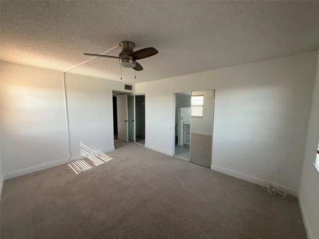 Unit 422 photo 30