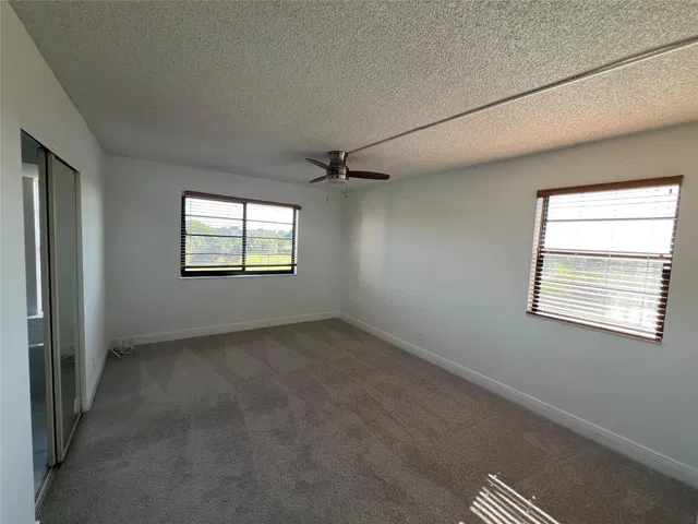 Unit 422 photo 35