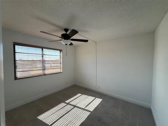 Unit 422 photo 36