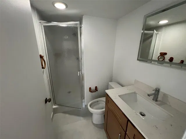 Unit 422 photo 38