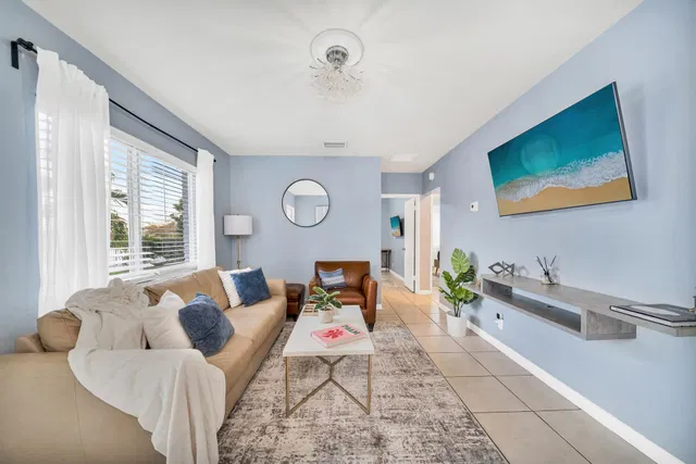 West Palm Beach Residence photo 2