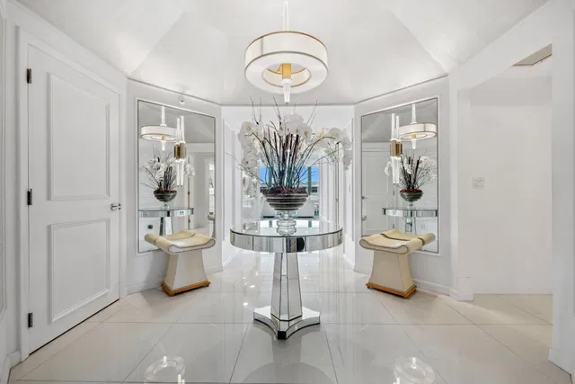 Sloan's Curve Palm Beach Unit Ph 607n photo 2