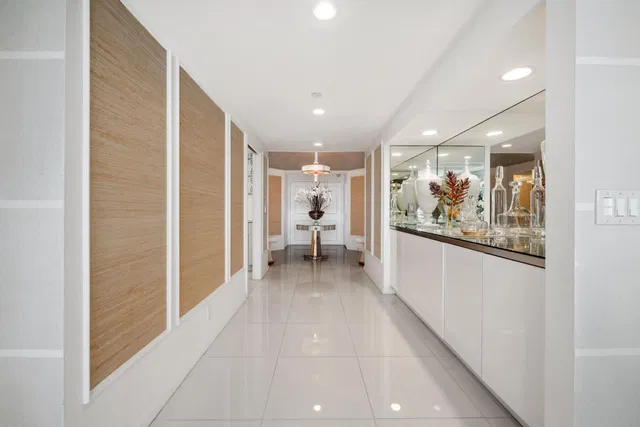 Sloan's Curve Palm Beach Unit Ph 607n photo 3