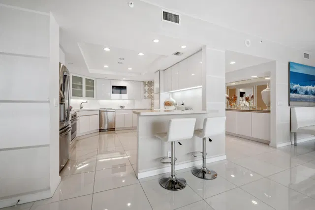 Sloan's Curve Palm Beach Unit Ph 607n photo 6
