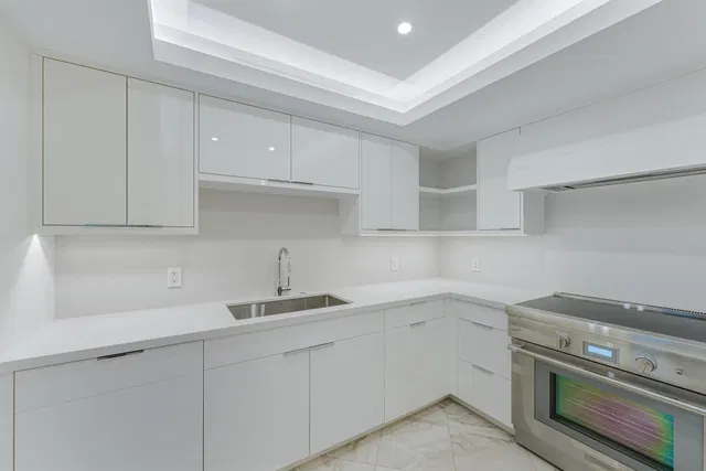 Winthrop House Condos Unit 308 photo 9