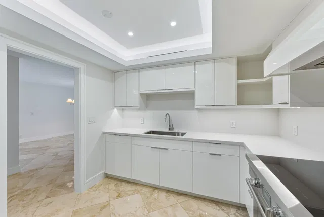 Winthrop House Condos Unit 308 photo 10