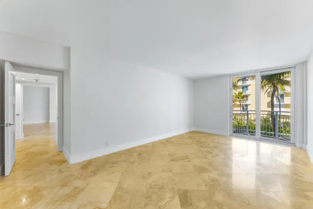 Winthrop House Condos Unit 308 photo 11