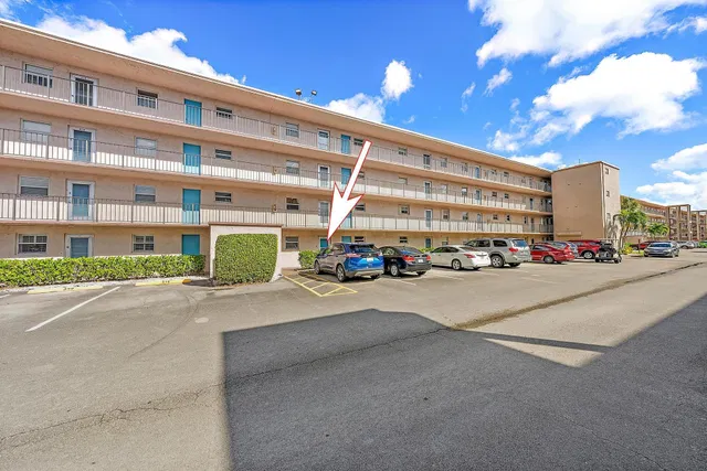 Unit 111 photo 17