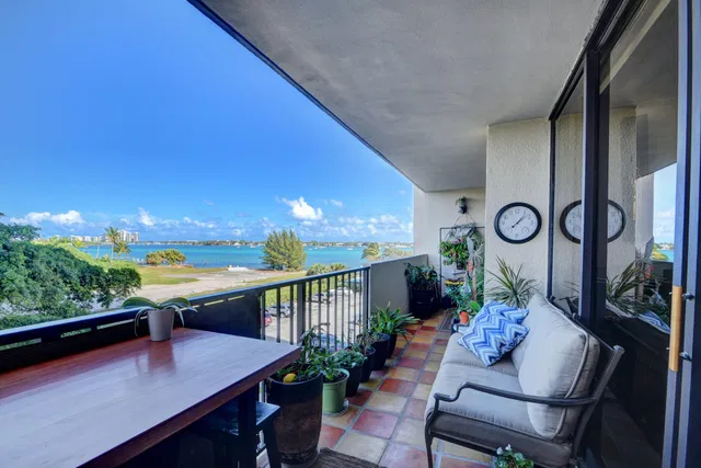 Palm Beach House Unit 307 photo 3
