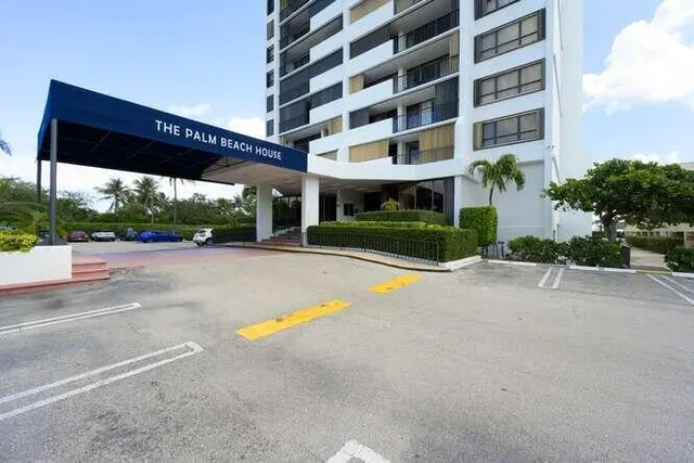 Palm Beach House Unit 307 photo 6