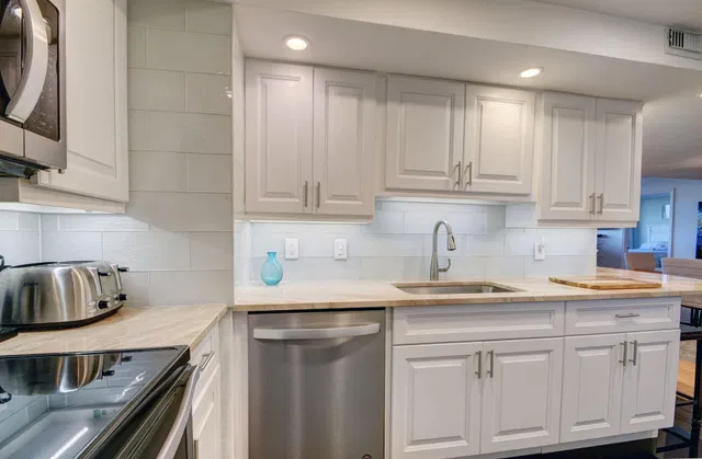 Palm Beach House Unit 307 photo 8
