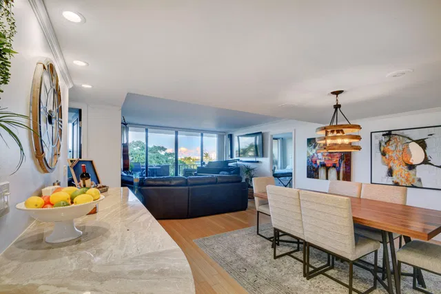 Palm Beach House Unit 307 photo 9