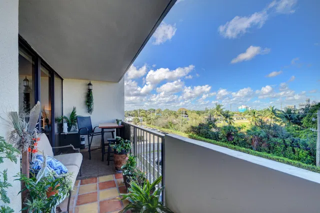 Palm Beach House Unit 307 photo 11