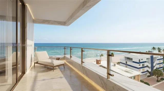 Eturna Beachside Residences PH702