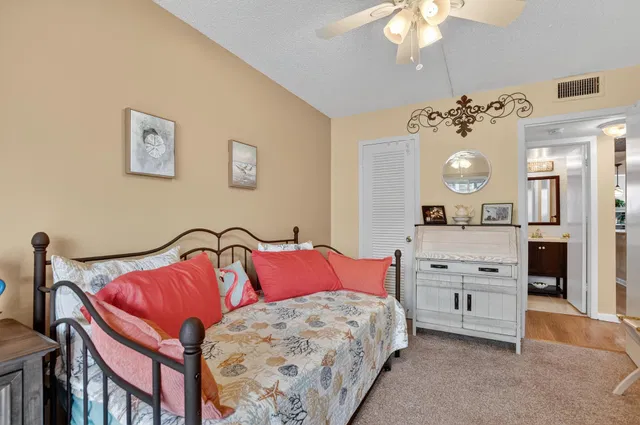 Residence photo 11