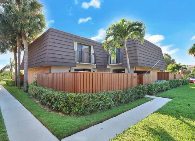 Residence photo 2