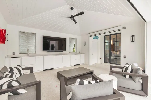 North End Palm Beach Residence photo 10