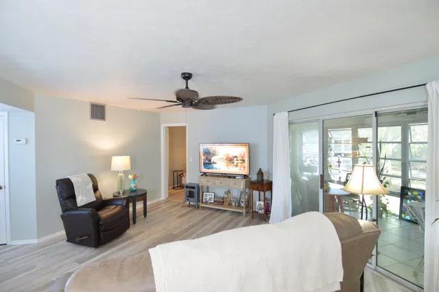 Unit G249 photo 10