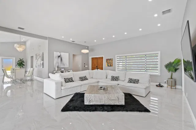  Residence photo 6