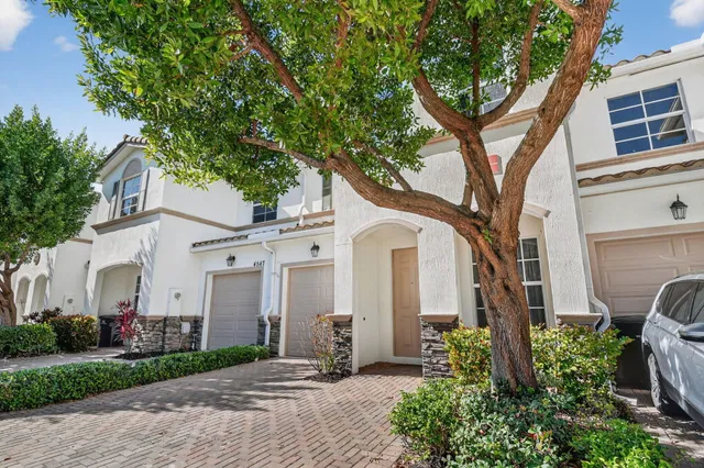 Residence photo 3