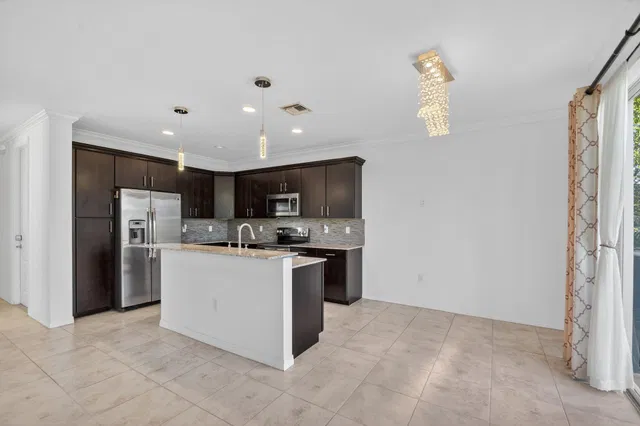 Residence photo 17