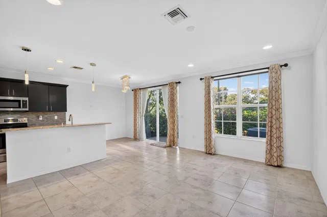 Residence photo 18