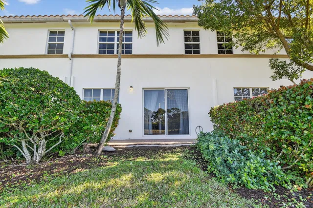 Residence photo 43