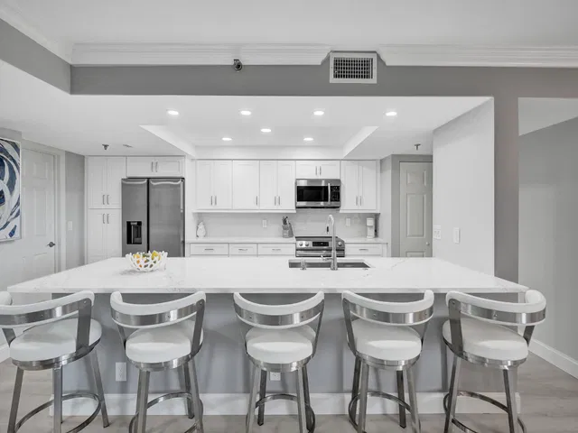 Unit 405 photo 10