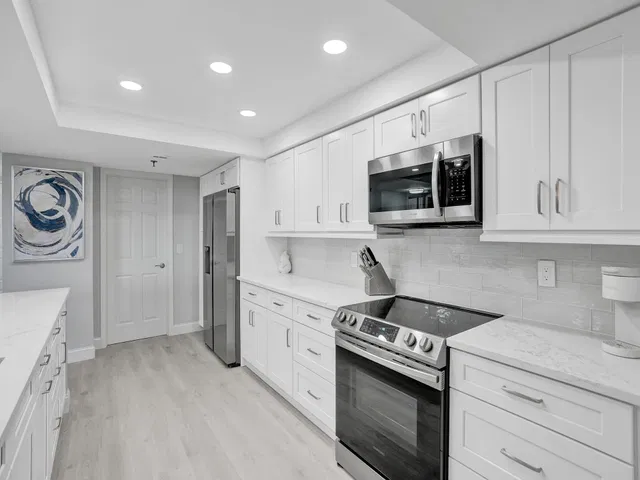 Unit 405 photo 11