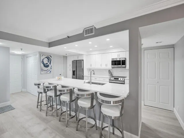 Unit 405 photo 12