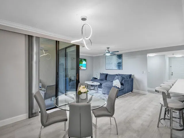 Unit 405 photo 21