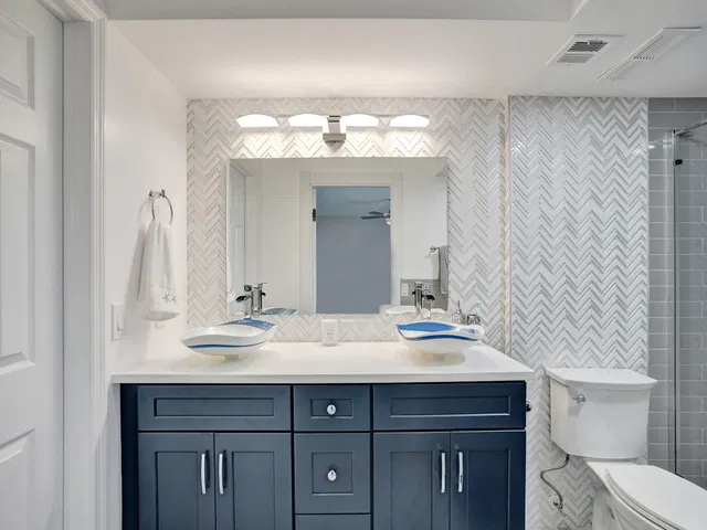 Unit 405 photo 25
