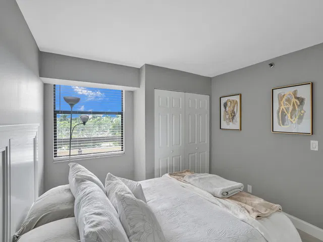 Unit 405 photo 31