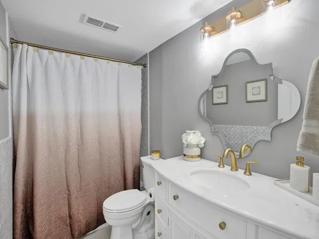Unit 405 photo 32