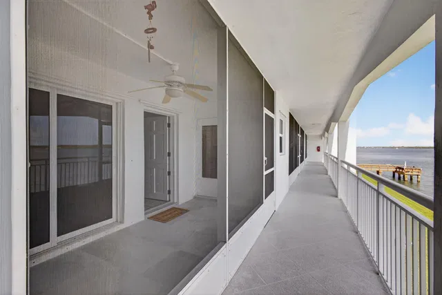 Unit 208 photo 9