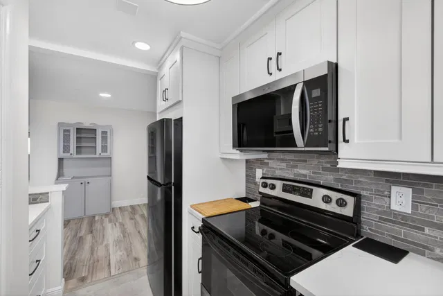Unit 208 photo 19
