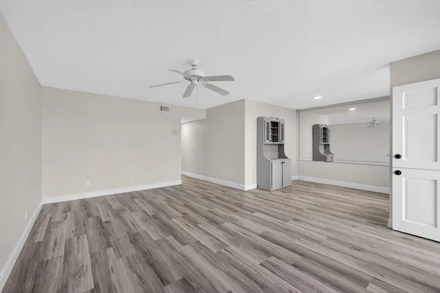 Unit 208 photo 24