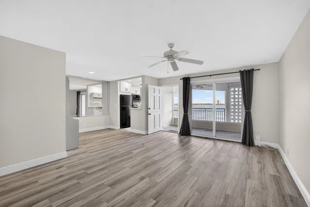 Unit 208 photo 26