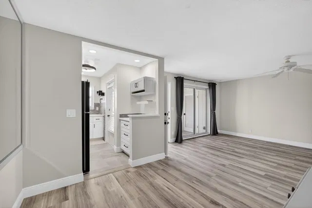 Unit 208 photo 31