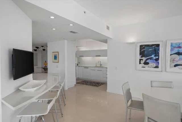 Sloan's Curve Palm Beach Unit 601n photo 6