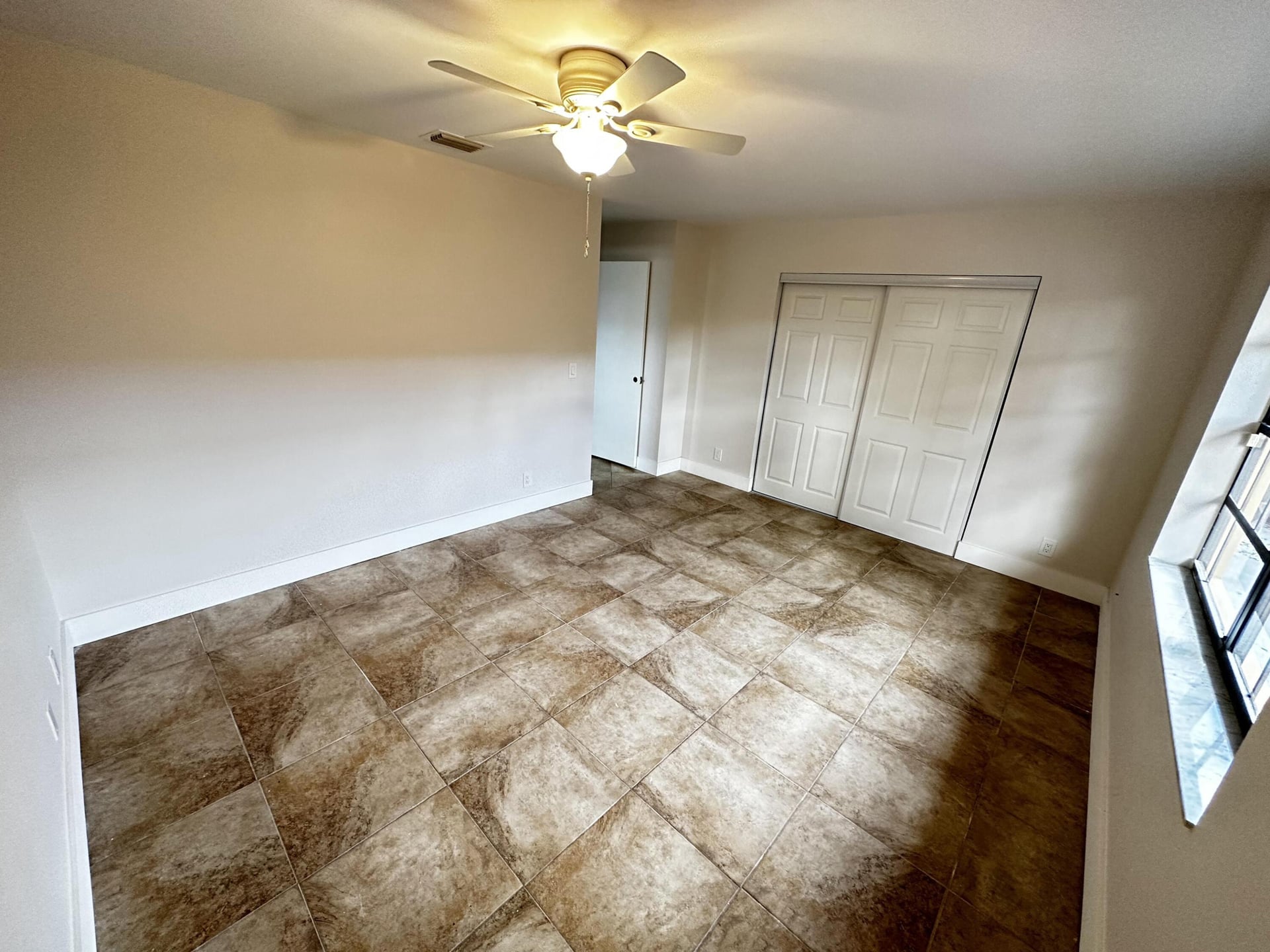 Unit C photo 23