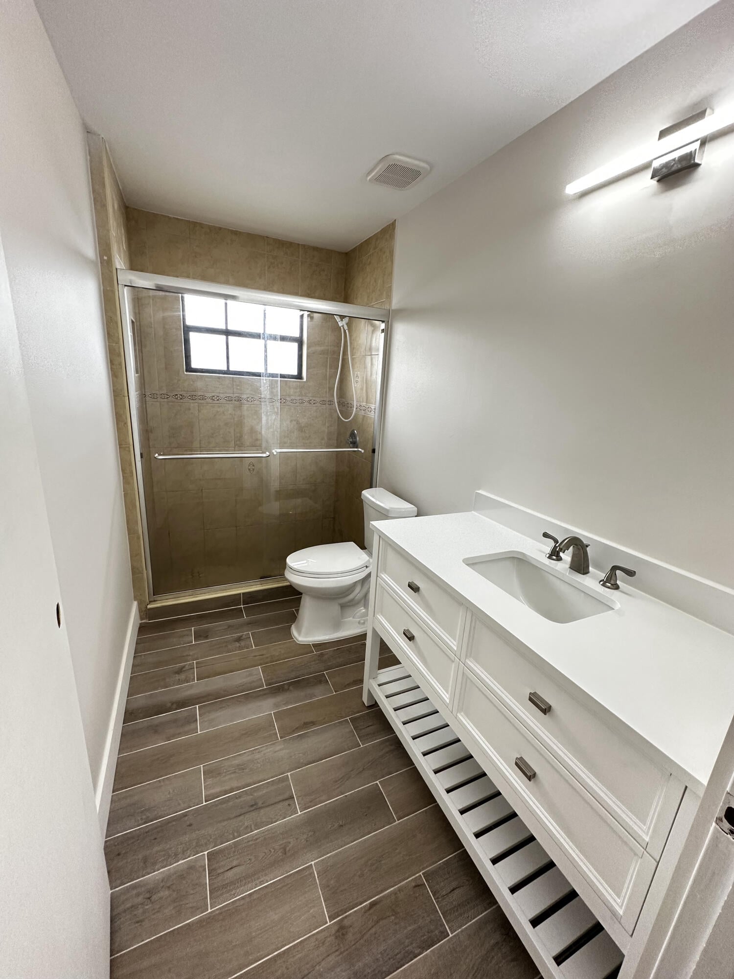 Unit C photo 25