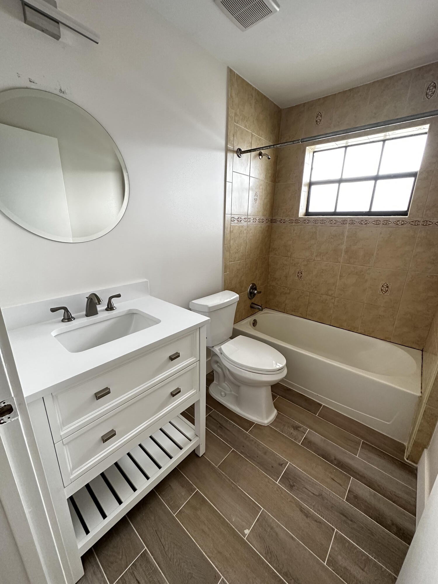 Unit C photo 28