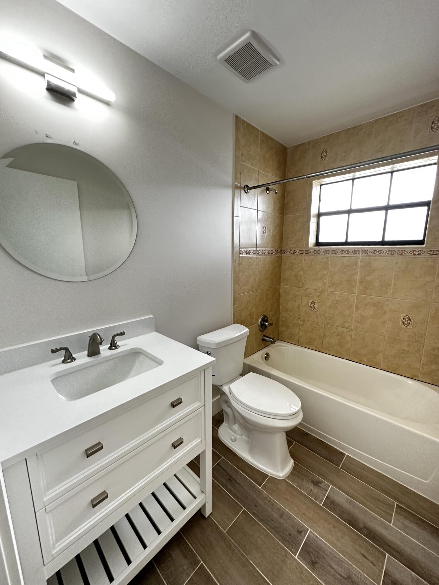 Unit C photo 30