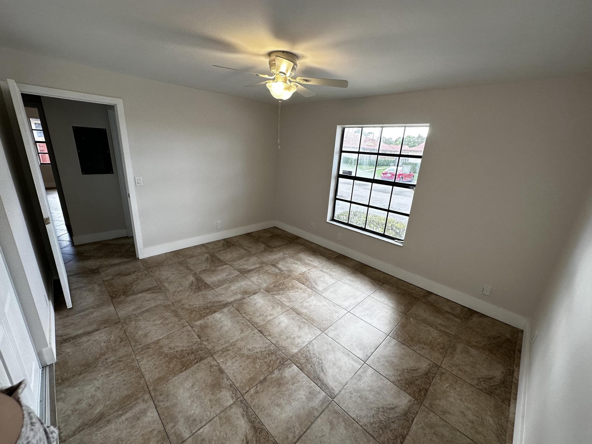 Unit C photo 32