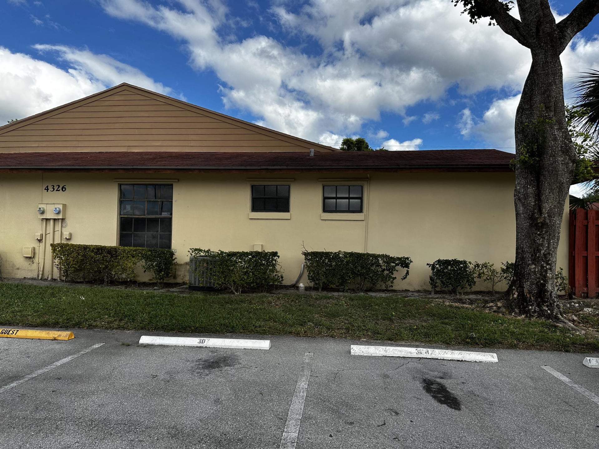 Unit C photo 34
