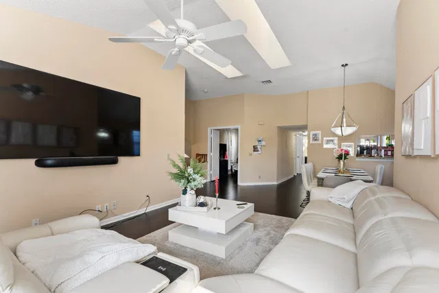 Unit 2031 photo 4
