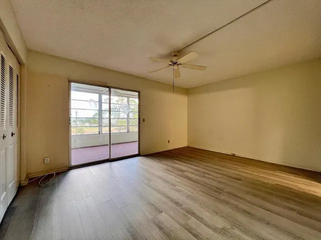  Residence photo 4