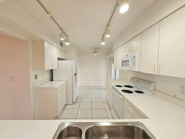  Unit 101 photo 11
