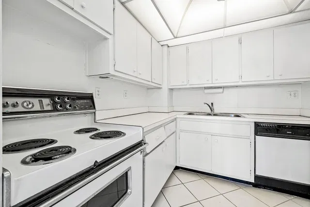 2600 N Flagler Unit 407 photo 32